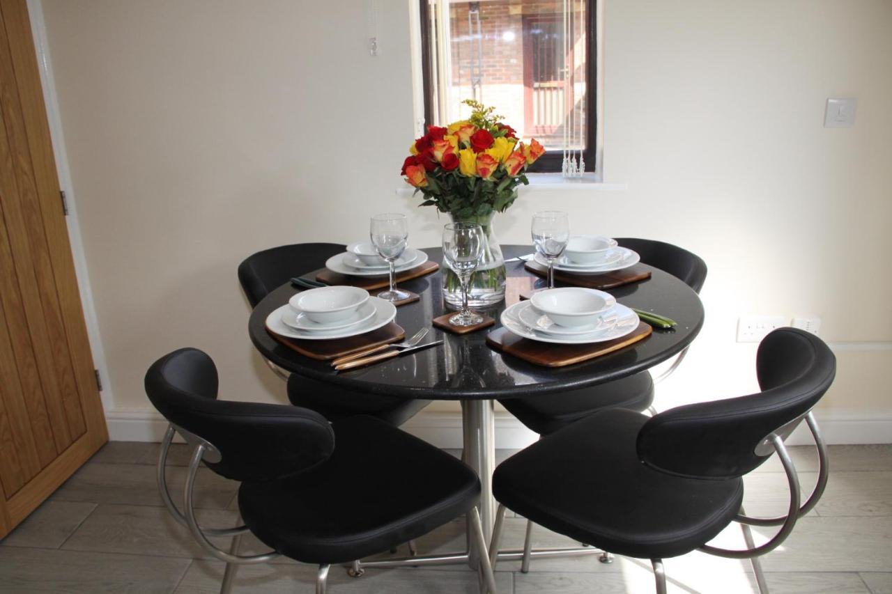 City Centre Town House With Riverside Views And Free Parking 1Bak York Buitenkant foto